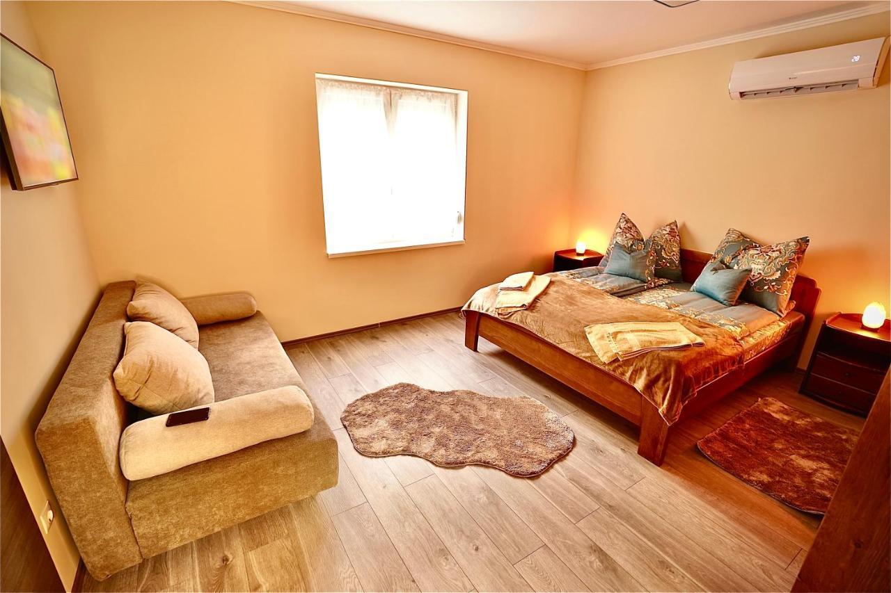 Bacchus Pub Es Panzio Bed & Breakfast Dunaharaszti Dış mekan fotoğraf