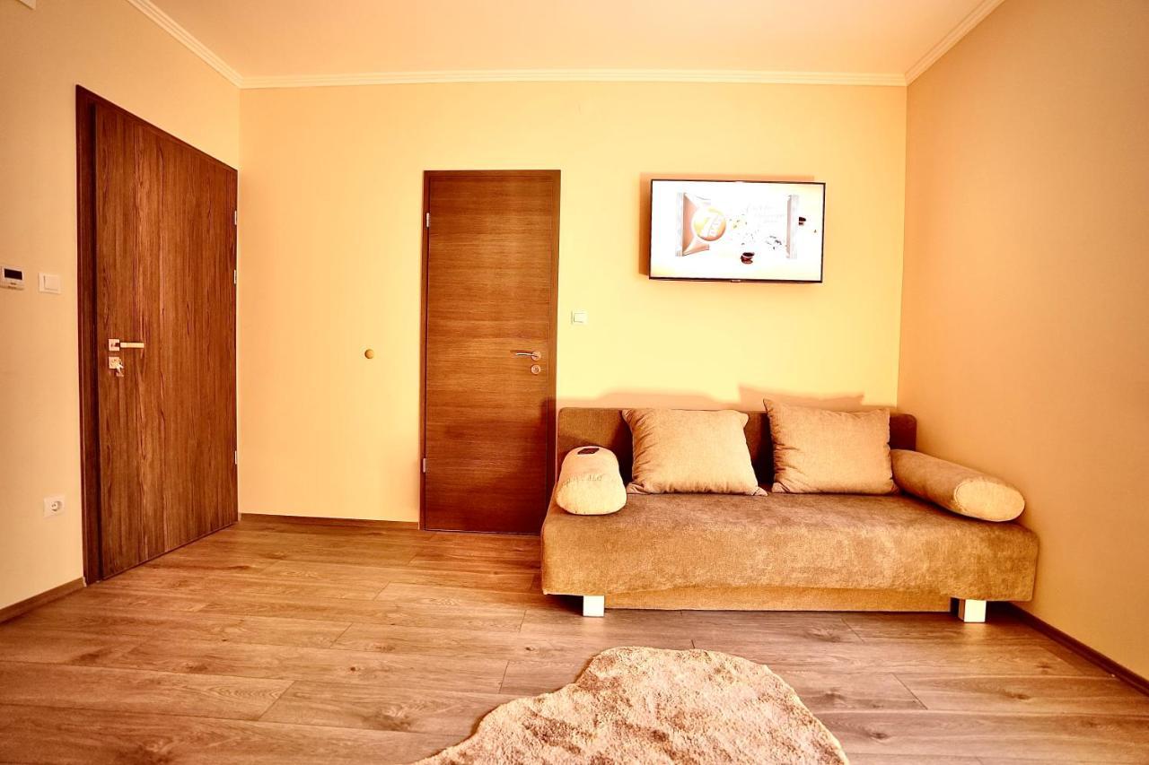 Bacchus Pub Es Panzio Bed & Breakfast Dunaharaszti Dış mekan fotoğraf